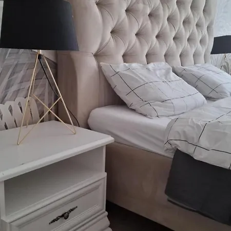 Alpine Sunrise - Old Center Apartment