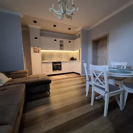 Alpine Sunrise - Old Center דירה בראשוב