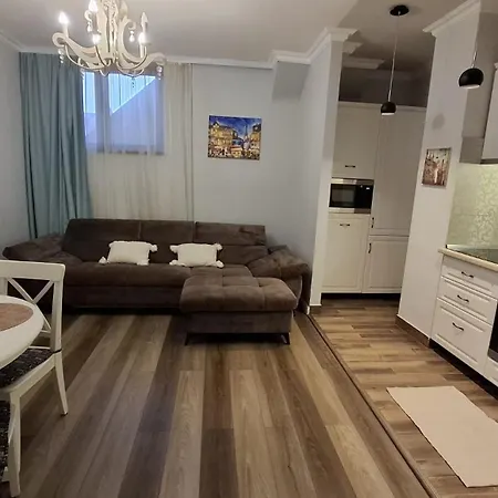 Alpine Sunrise - Old Center Apartment